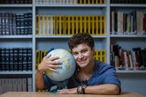 Marlon Echeverría, el podólogo que solo pudo firmar un contrato fijo fuera de España: "Me dieron alojamiento, una cuenta de banco y me enseñaron a ir al trabajo. ¿Quién te ayuda así en España?"