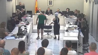 Expulsado un abogado que se negaba a hablar en castellano en el juicio a 17 acusados de homenajear un etarra excarcelado que deseaba "la chispa" para volver al terrorismo