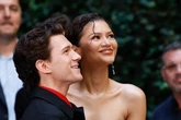Zendaya y Tom Holland, en Madrid: restaurante en La Latina, compras en Las Rozas Village y fútbol