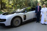 Así ha sido la presentación del Ferrari Luce 100% eléctrico junto con el Papa León XIV
