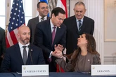 Israel y Líbano firman un acuerdo marco en Washington para poner fin a los combates