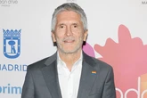 El detective de LOC: Marlaska, informal y ocupado en un vuelo desde San Sebastián