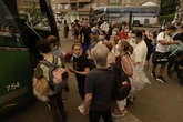 Las evacuaciones y la lucha contra el fuego en Madrid y Ávila, en imágenes