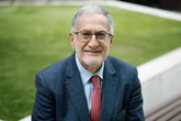 Juan Luis Steegmann, el médico que se fue de Vox y ahora reescribe a Baltasar Gracián: "En Vox no hay ni prudencia ni templanza"