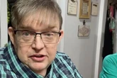 Muere el youtuber John Davis a los 55 años tras sufrir una emergencia médica durante un directo