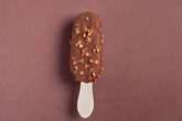 La OCU alerta sobre la baja calidad de los helados tipo bombón vendidos en supermercados