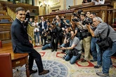 Ocho años de Sánchez: la sonrisa del ganador convertida en mueca