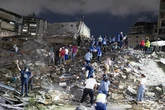 Dos terremotos salvajes golpean la Venezuela derruida por el chavismo: "Rescatamos a la gente con las uñas, aquí no ha llegado nadie"