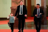 Chaleco de seda inspirado en la dinastía Tang y bolso con forma de tigre: así Lil X, el hijo de Elon Musk, conquistó a los chinos