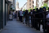 El Supremo rechaza la suspensión cautelar de la regularización masiva de inmigrantes mientras estudia los recursos