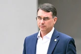 Flavio Bolsonaro rechaza la prohibición de visitar a su padre por 90 días: "Intento de interferir en las elecciones"