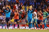 España salva un insólito amistoso contra Perú (3-1) entre rancheras, Queen y sonidos de videojuegos