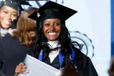 La hija de Brad Pitt y Angelina Jolie, Zahara, se gradúa en Psicología: todos los detalles de la ceremonia (y la desaparición del apellido Pitt)
