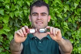 De hacer motores de coches a vender más de 600.000 gafas de la NASA para el eclipse del siglo: las siete vidas de Nuño, el joven burgalés que se asoció con la IA