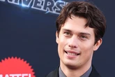 Nicholas Galitzine, protagonista de He-Man y los Masters del Universo: la nueva cara bonita del cine que todavía se considera un romántico empedernido
