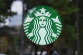 El personal de Starbucks en Corea del Sur, obligado a acudir a una clase de historia sobre la represión tras una campaña que ha desatado la indignación en el país