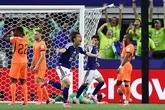 Países Bajos deja resucitar a un timorato Japón