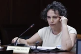 La secretaria de Zapatero, Gertrudis Alcazar, calla en el Senado ante la acusación de ser un "nodo central" de la trama