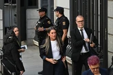 Junts 'retiene' al Papa y le pide que hable catalán en Barcelona y Sumar le entrega las peticiones del Sindicato de Inquilinas