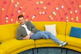 Miquel Valls, presentador de Espejo Público: "Hay más normalidad LGTBI en la tele que en la calle"