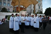 Visita del papa León XIV a Madrid, en directo | Miles de fieles esperan ya al Papa en Cibeles para la misa