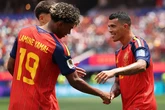 Oyarzabal como 'Batman' y Unai Simón como Robin: "Los grandes equipos aparecen cuando se les necesita"