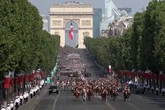 Macron lidera el desfile "el despertar estratégico" en Paris con la participación de 35 países