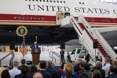 Trump desvela el nuevo Air Force One, un Boeing de lujo con los colores de la bandera