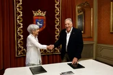 El Ayuntamiento de Pamplona y Casa de Misericordia formalizan el acuerdo que regula los derechos televisivos de los encierros