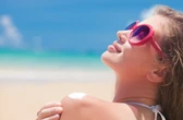 ¿Hay riesgo de que aparezcan manchas en la piel por usar perfumes y desodorantes bajo el sol?
