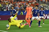 La estrella de Japón está bajo los palos: Zion Suzuki, el portero de las tres nacionalidades