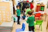 Los alumnos vulnerables se duplican en una década pero los recursos sólo suben un 26%: "Ya no podemos más, hacen falta más manos en los colegios"