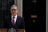 Starmer anuncia su dimisión emocionado: "Seré el mejor esposo posible"