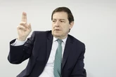Pacto en Castilla y León: una vicepresidencia y otras dos consejerías para Vox, plan fiscal del PP y "prioridad nacional"