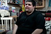 Álvaro Muñoz, el niño que se quejaba de "los panchitos" en una pisicina de Teruel, ingresa en un seminario: "La fe me salvó"