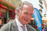 Bertín Osborne llama "retrasados" a los que critican su operadora de telefonía: "Damos trabajo a los españoles"