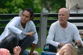 Emma Heming, mujer de Bruce Willis, habla sobre la complicada situación del actor, que vive en una residencia: "Estamos haciendo todo lo que podemos"
