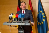 Albares desacredita la amenaza de EEUU de que España sea expulsada de la OTAN: "Ja, ja, ja, ja. Hablemos en serio"