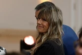 Las decisiones de las Audiencias de Madrid y Badajoz cuestionan la teoría de la "persecución" a la esposa y el hermano de Sánchez