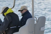 El fin de semana del Rey Juan Carlos en Sanxenxo: victoria del Bribón y visita de su hija Elena y de Victoria Federica con su novio, Jorge Navalpotro