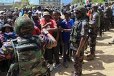 Cientos de personas se manifiestan en Kenia contra un centro de aislamiento para estadounidenses con ébola