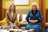 ¿La nueva "dama de compañía" de Camila? Sorprendentemente, es una famosa Spice Girl
