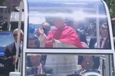 León XIV se hace viral con el gesto de 'six-seven' durante su recorrido matinal por Madrid