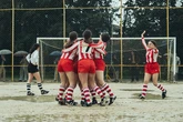 Las pioneras del fútbol femenino que le metieron un gol al franquismo: "La dictadura quería mujeres sumisas y ellas fueron auténticas gladiadoras"