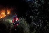 La UME trabaja sin descanso para sofocar el incendio de Selas, Guadalajara