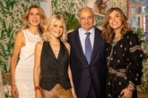 Eugenia, rodeada de familia y amigos en la presentación de su última creación