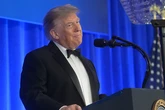 Trump provoca a la prensa en la repetición descafeinada de la cena de corresponsales de la Casa Blanca: "Me postulo para un cuarto mandato"