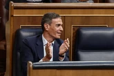 Quebrar el principio de la democracia parlamentaria y jalearlo con aplausos