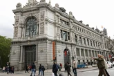 Las familias españolas reavivan el furor por comprar letras del Tesoro en los tres meses que dura la guerra en Oriente