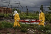 Cruz Roja informa de la muerte de 3 de sus voluntarios en el brote de ébola en el Congo que deja ya 177 fallecidos